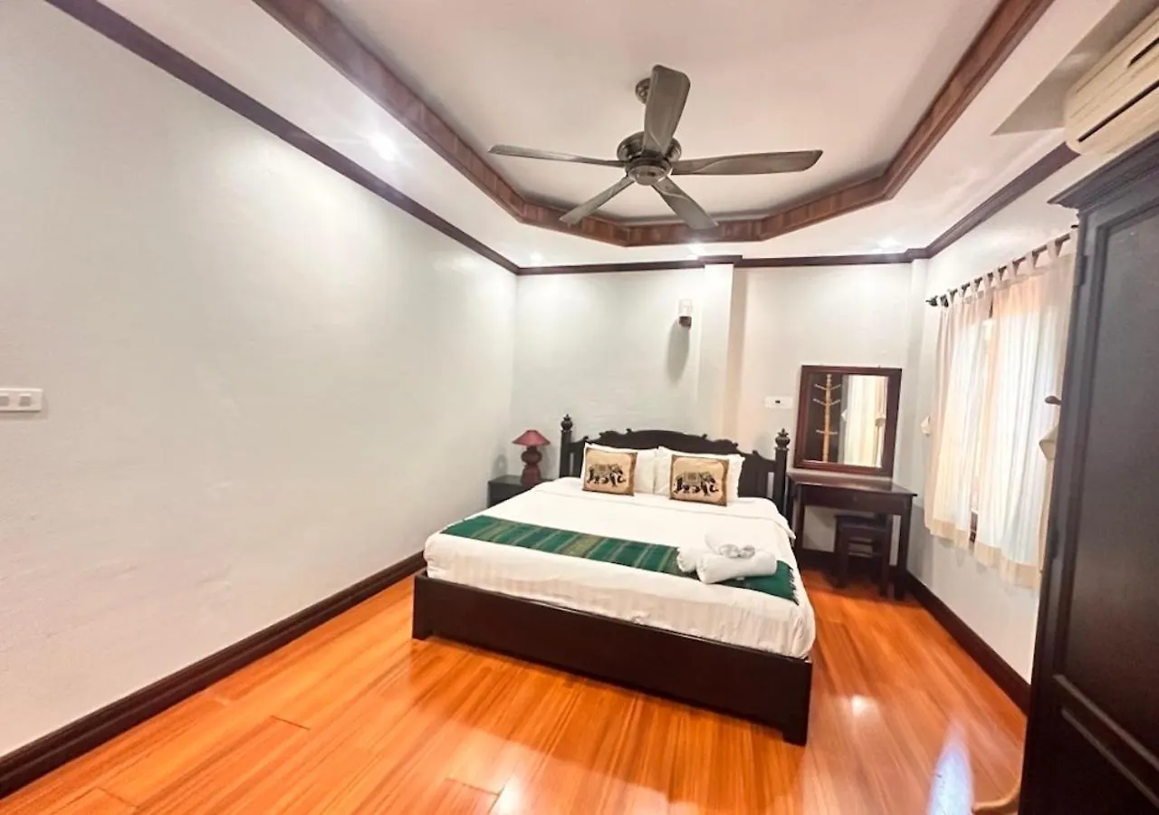 Y Not Lao Villa Luang Prabang 2*,  Laos