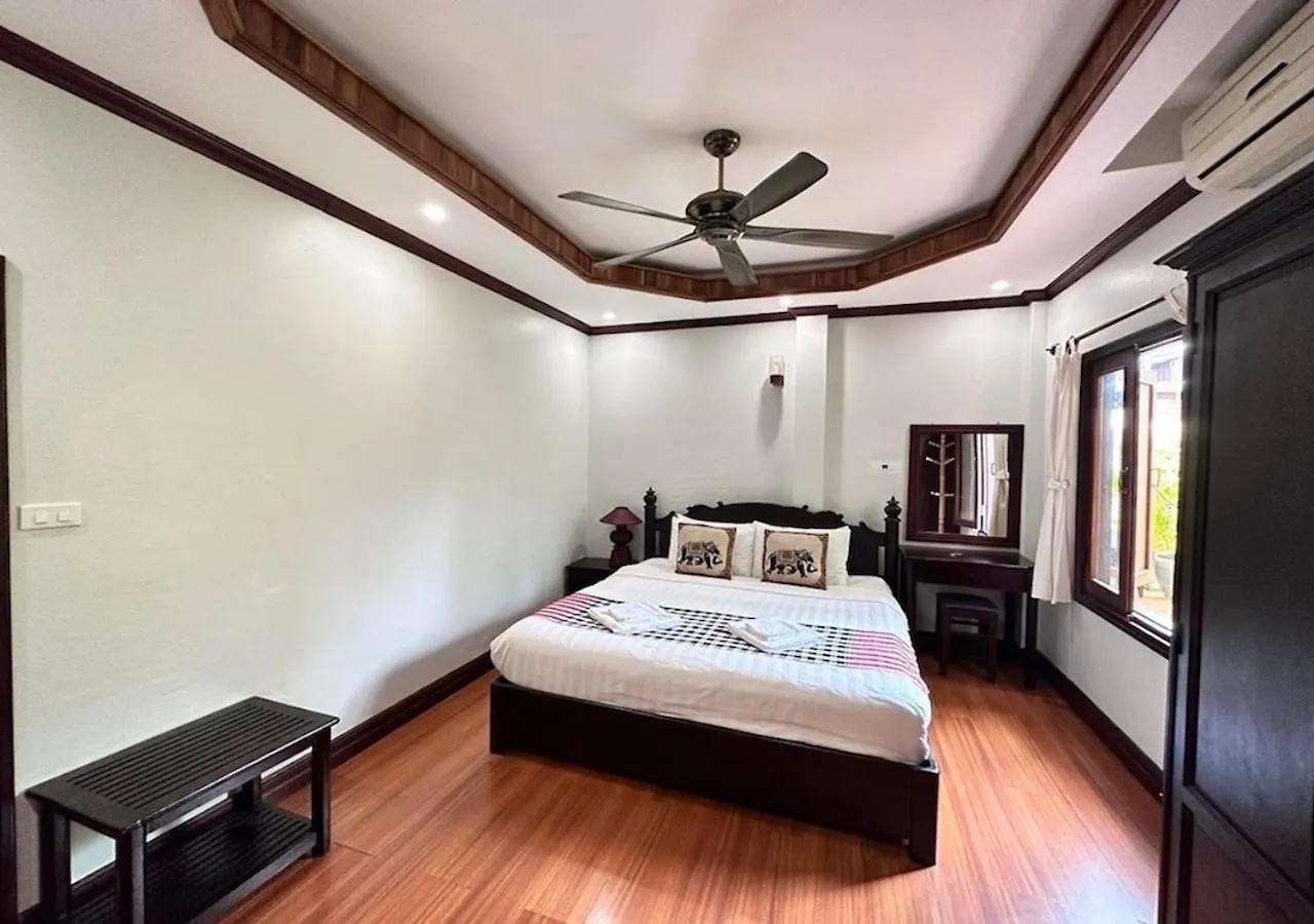Y Not Lao Villa Luang Prabang 2*,  Laos